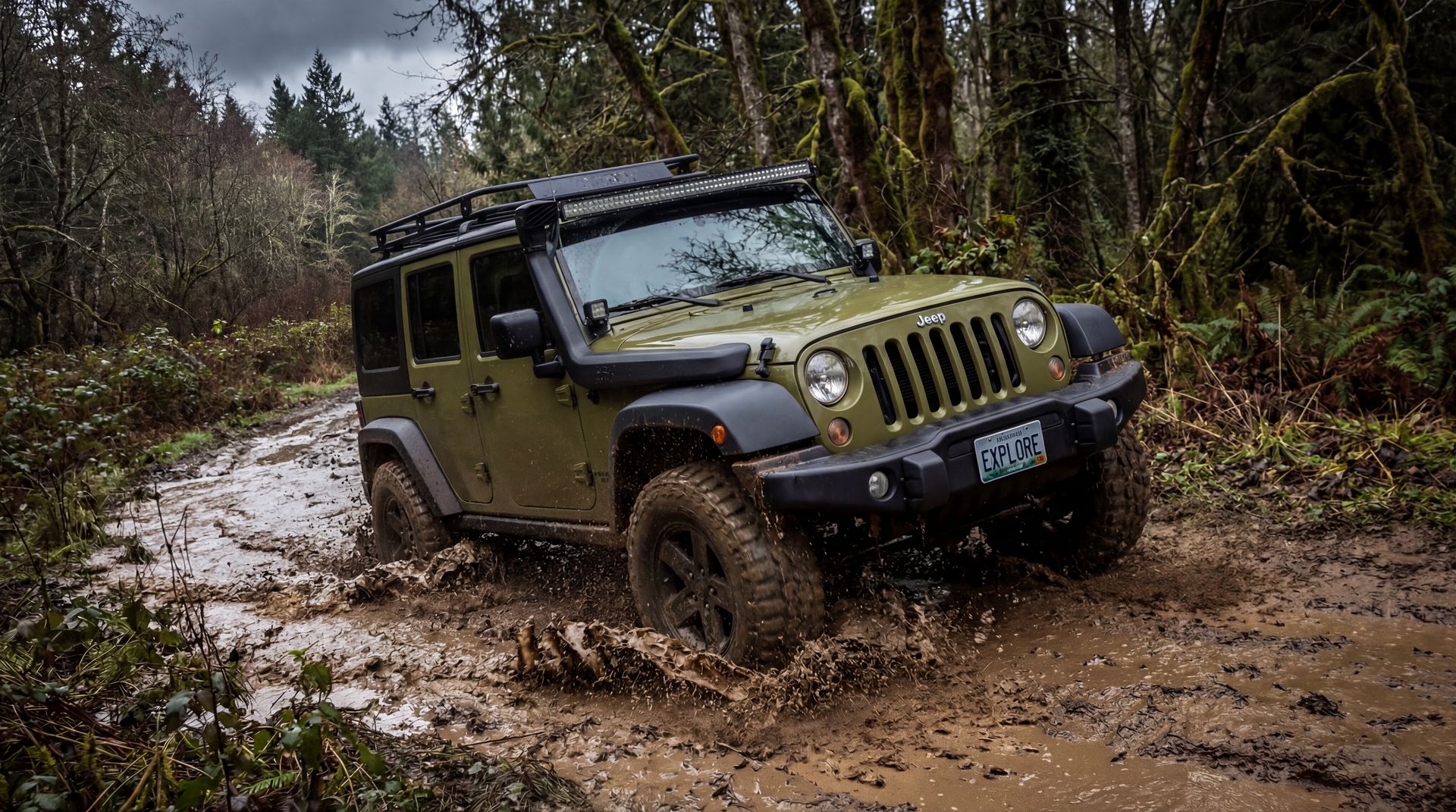 爱情岛越野车视频：牧马人重度越野改装与泥地穿越测评